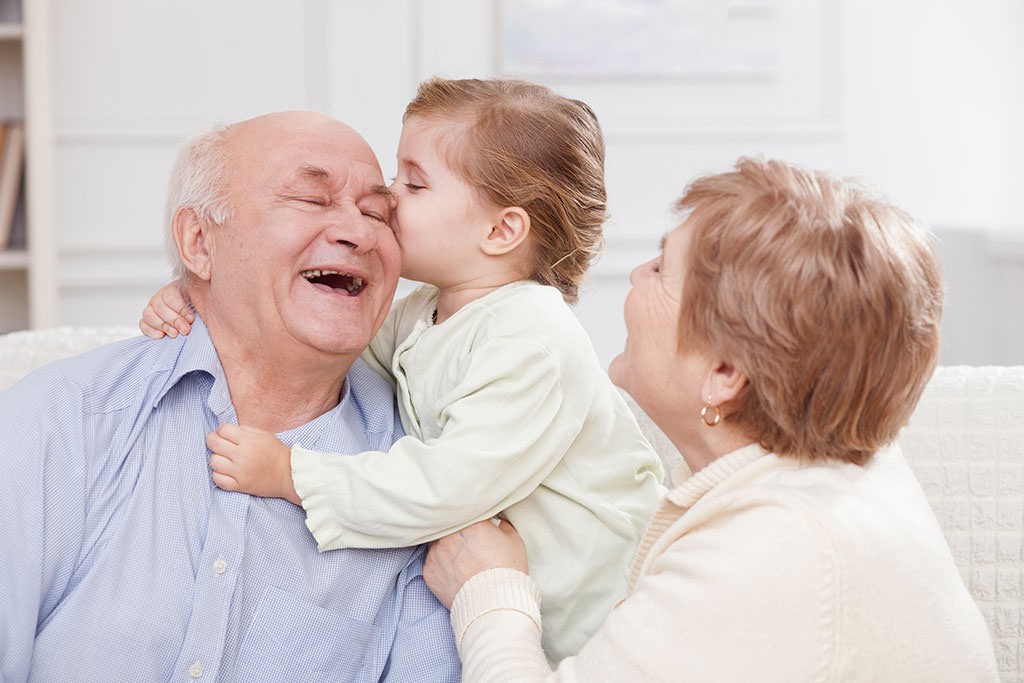 Consejos para mantener vínculos afectivos con abuelas y abuelos