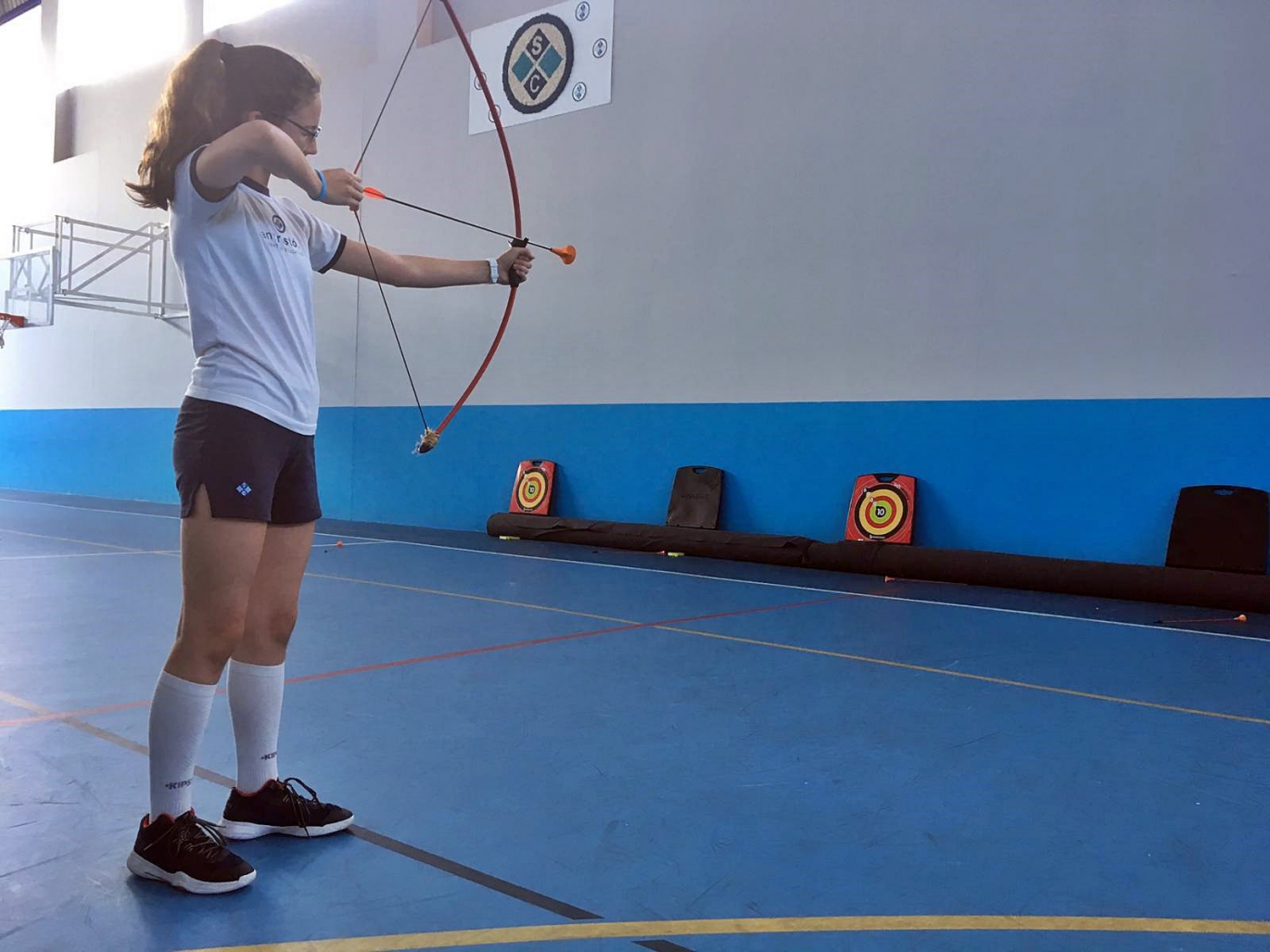 Aprender la disciplina de tiro con arco en el taller deportivo